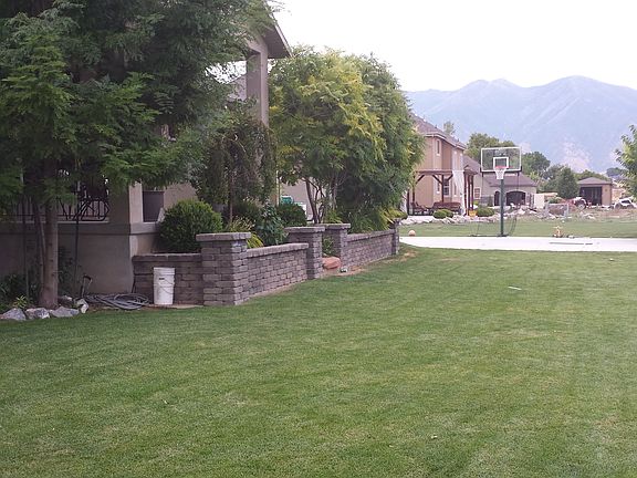 2nd image of 347 W River Side Ln