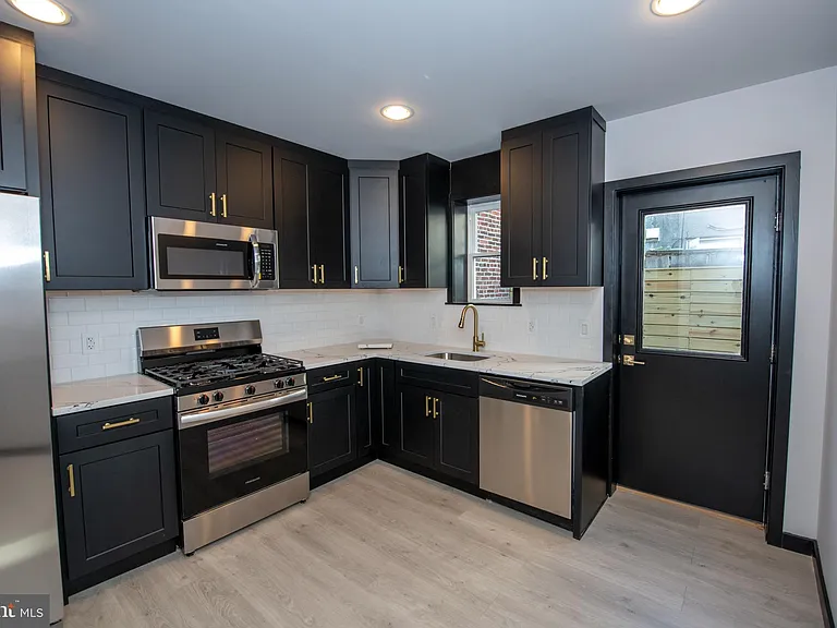 1512 S Beulah St — Photo 3