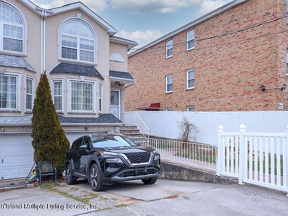 2nd image of 223 Buel Ave