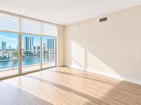 335 Biscayne Blvd