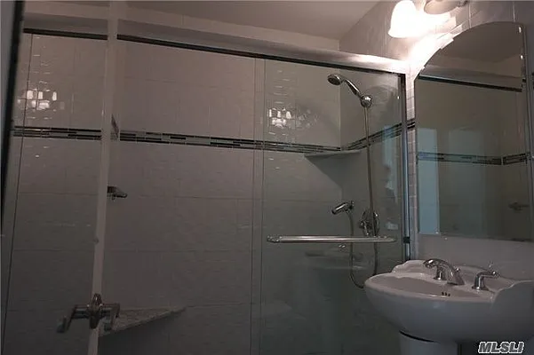 Sold by Prime Realty | media 29