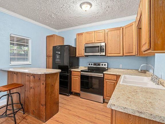 2nd image of 1016 Chipola Rd #A