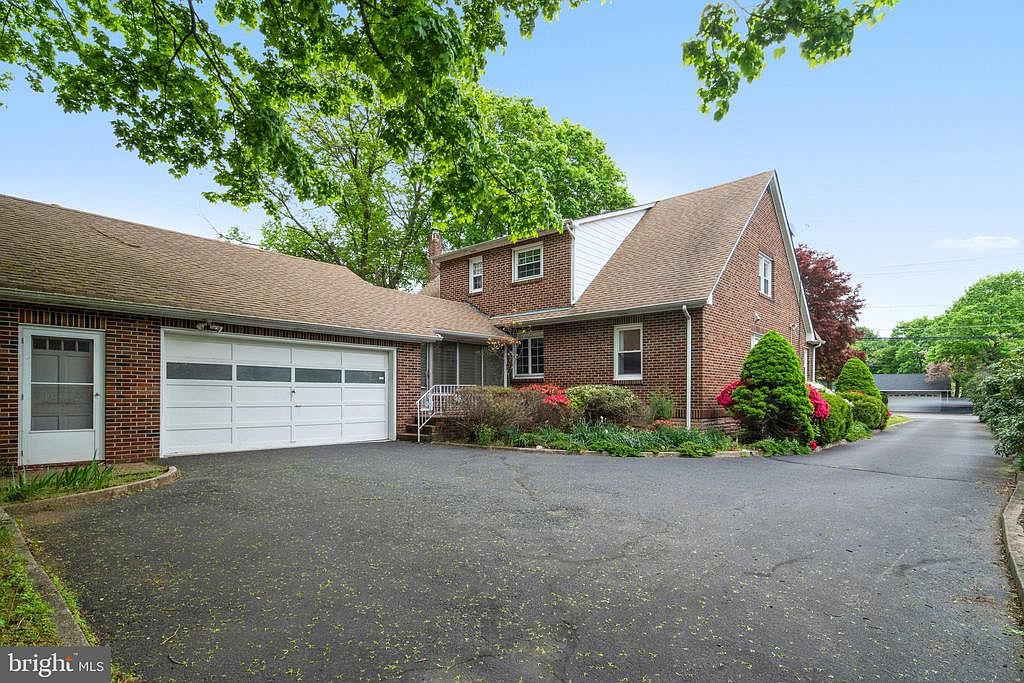 311 Cedar Grove Ln, Somerset, NJ 08873 | Zillow