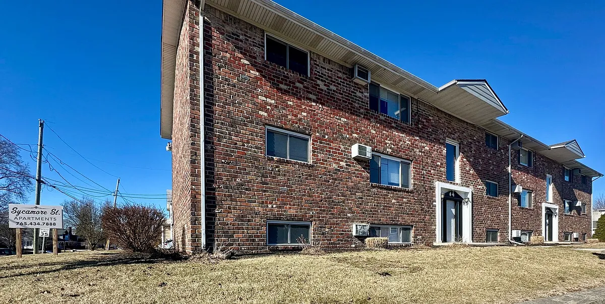 Building Photo - 1302 W Sycamore St