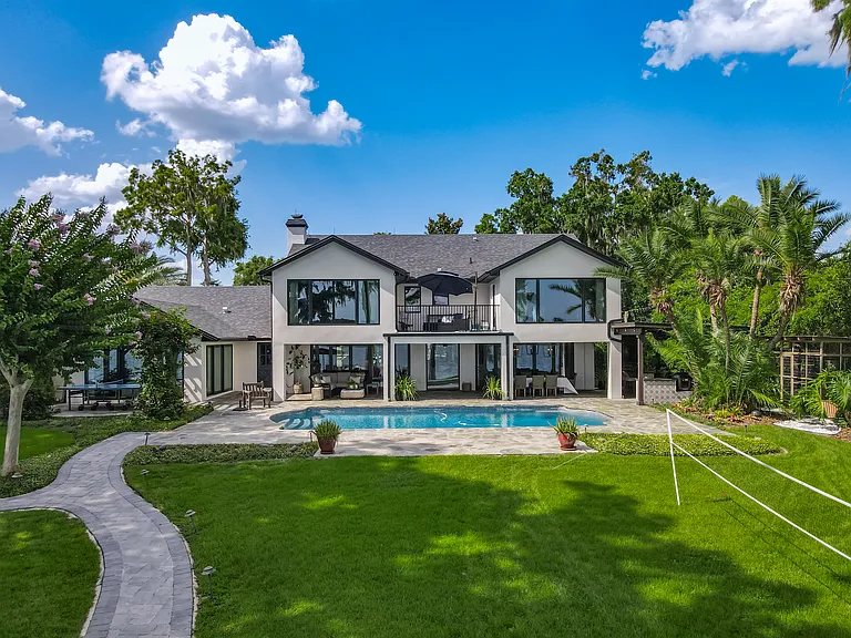 Large Backyard with 100'+ lake frontage
