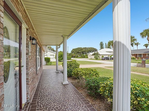 4th image of 18 BUCKINGHAM Drive