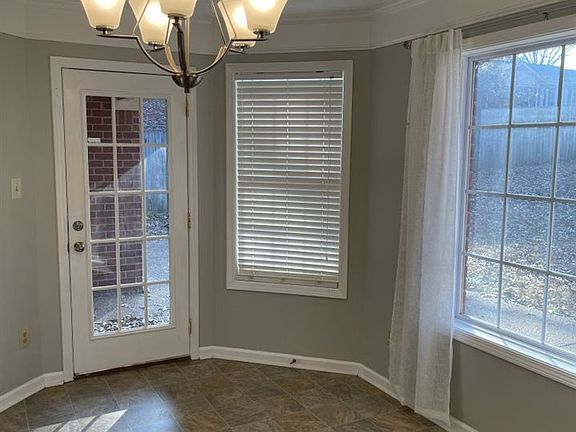 5th image of 73 Greencastle Dr