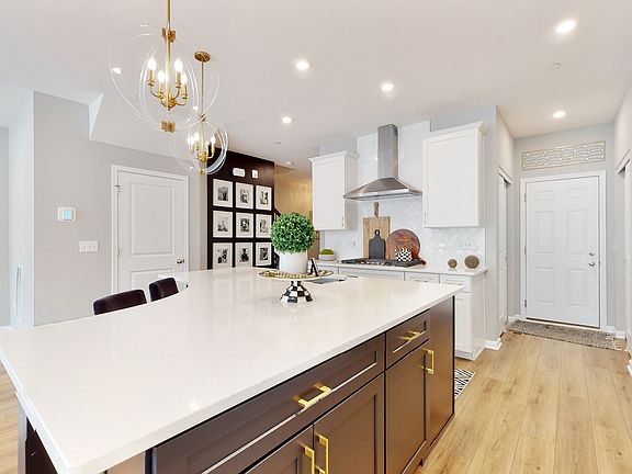 3rd image of 179 Montvale Ln