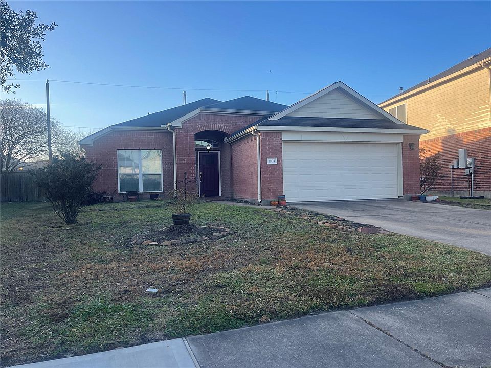 1st image of 1903 Manor Dr