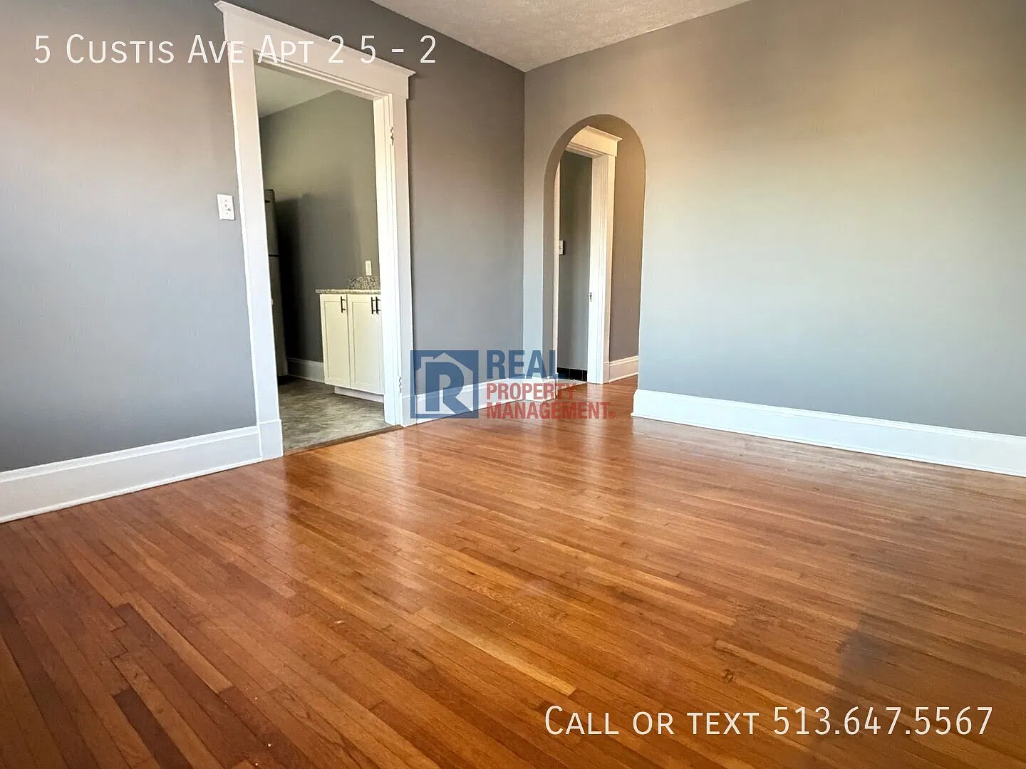 Spacious and Centrally Located 2BR Apartment — Photo 4