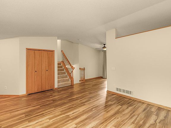 4th image of 4693 Heather Ridge Rd N