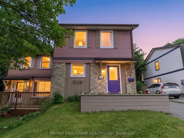 2260 Manchester Dr, Burlington, ON L7P 3W2