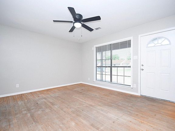 3rd image of 4726 Charriton Dr