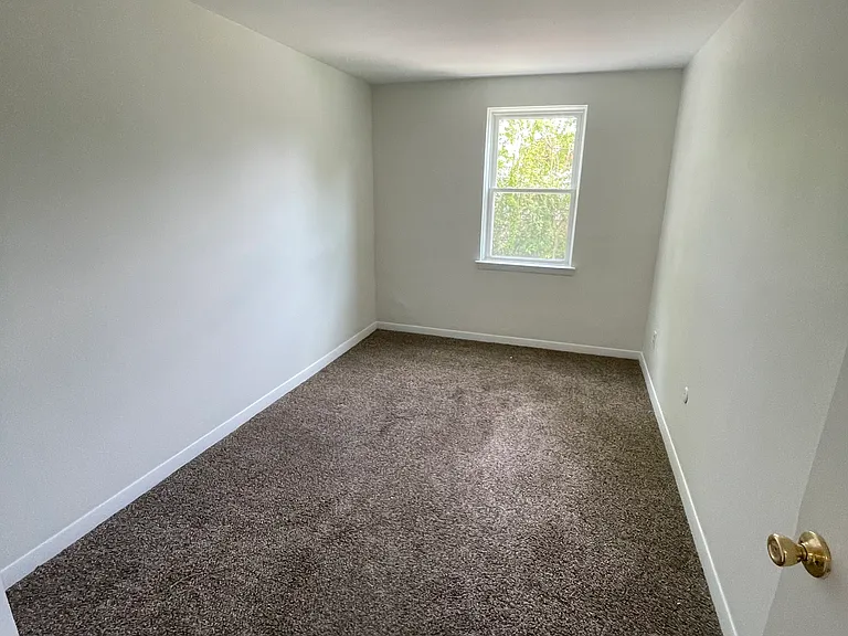 11 S Manor Rd — Photo 6