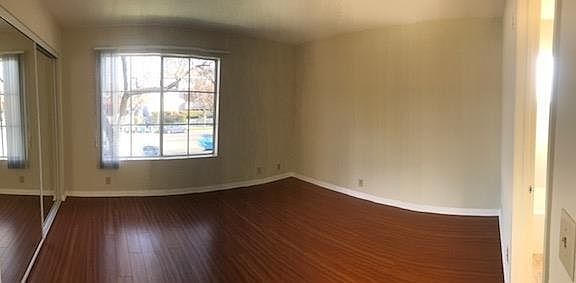 4th image of 2908 W Victory Blvd APT B
