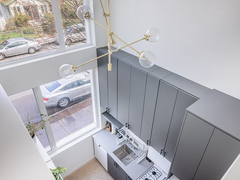 835 S Cloverdale St #B — Photo 16