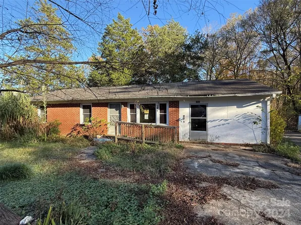 1050 S Lake Dr, Lancaster, SC 29720