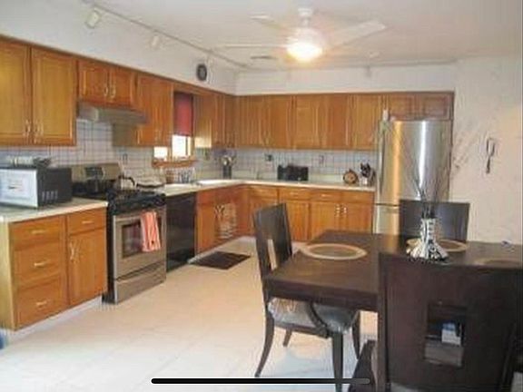 Lrg kitchen, ss appliances