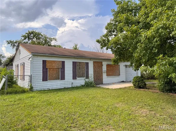 721 Saint Barbara Ln, Cahokia, IL 62206
