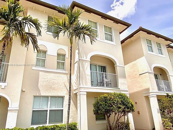 4th image of 11603 NW 89th St APT 204