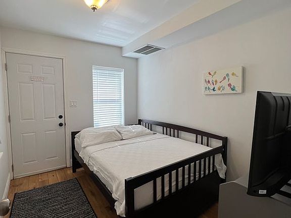 3rd image of 431 N Union St