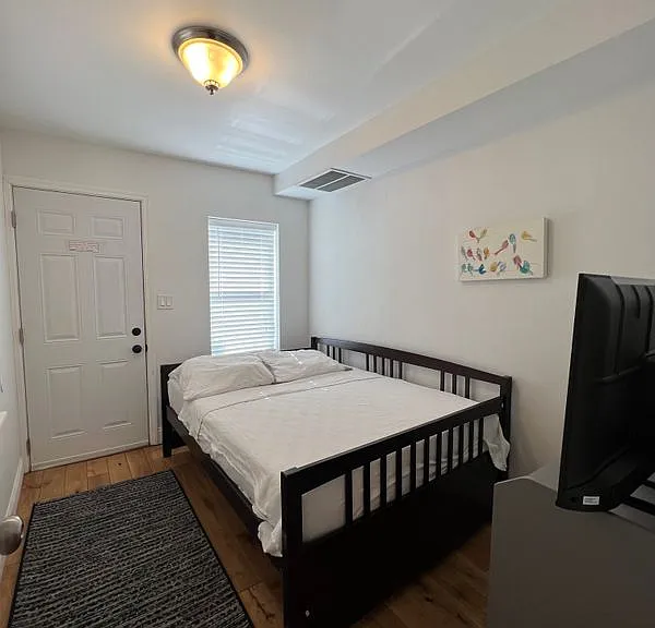 431 N Union St — Photo 3