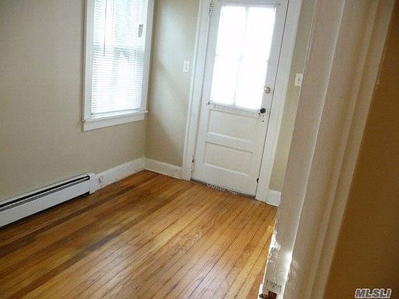5th image of 209 Christian Ave