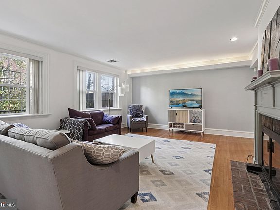 5th image of 415 City Ave Unit D1