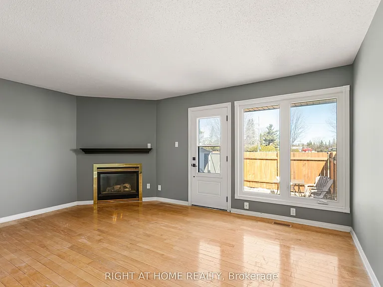 4338 Meadowvale Ln — Photo 6