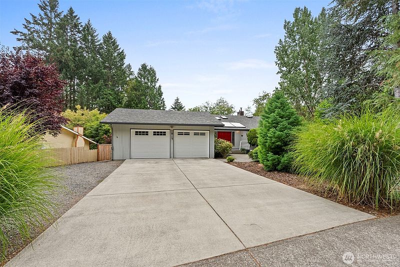 3rd image of 1517 Briarwood Court NW