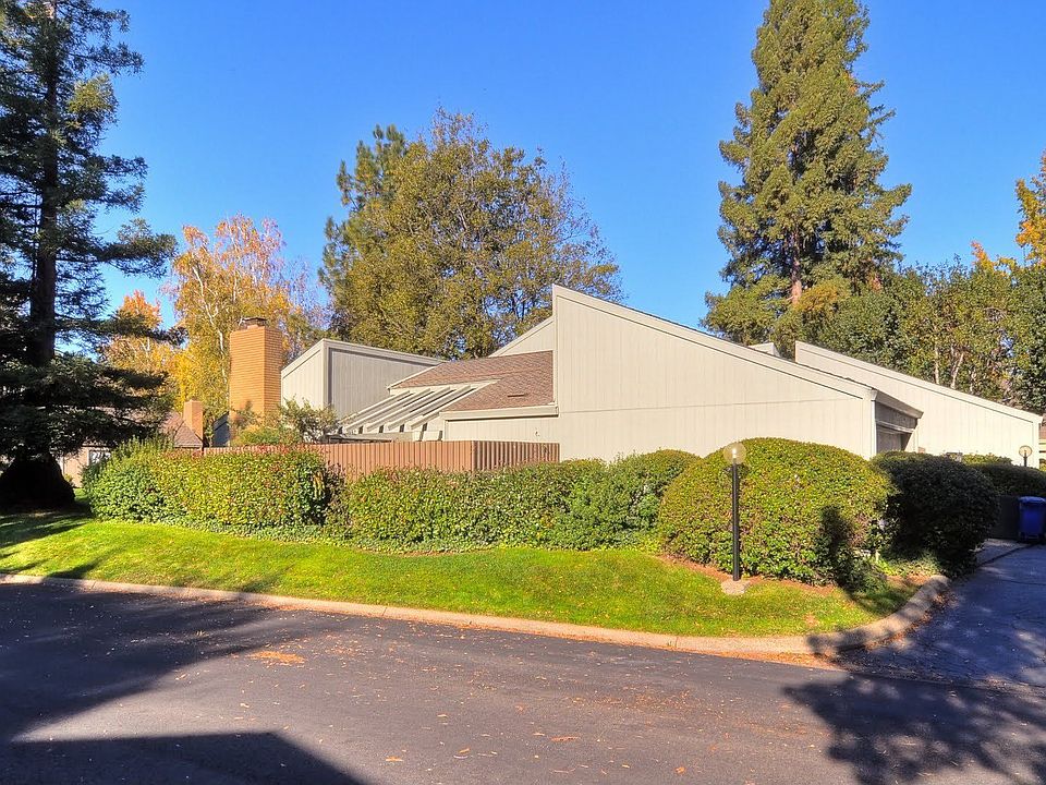 1st image of 601 Elmhurst Cir