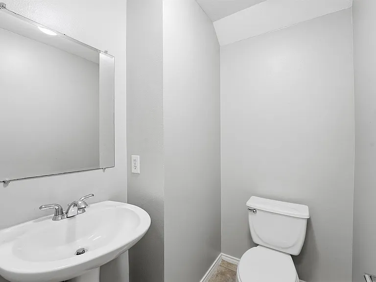 1507 Sutton St — Photo 10