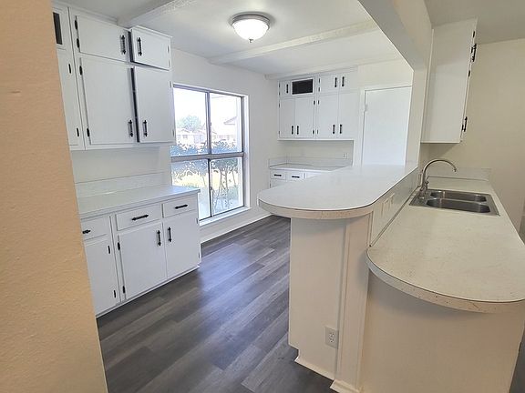 4th image of 3638 N Versailles