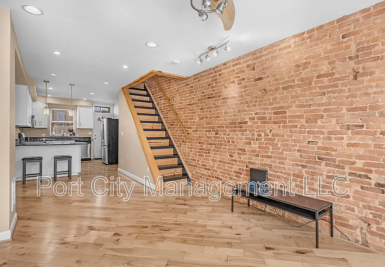 341 S Macon St — Photo 6