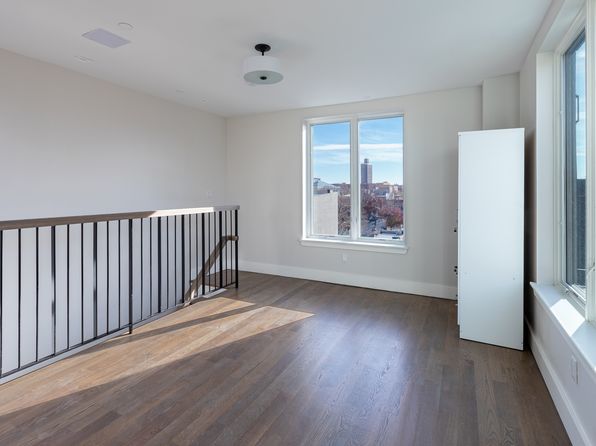 216 Bainbridge St #PENTHOUSE B