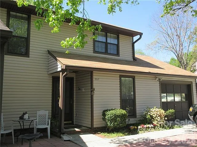 2 bed, 2.5 bath, 1291 sqft, $1,800 — Photo 2