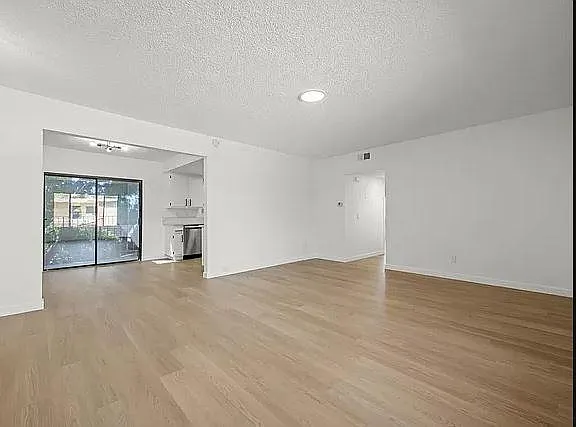Monterey Apartments — Photo 7