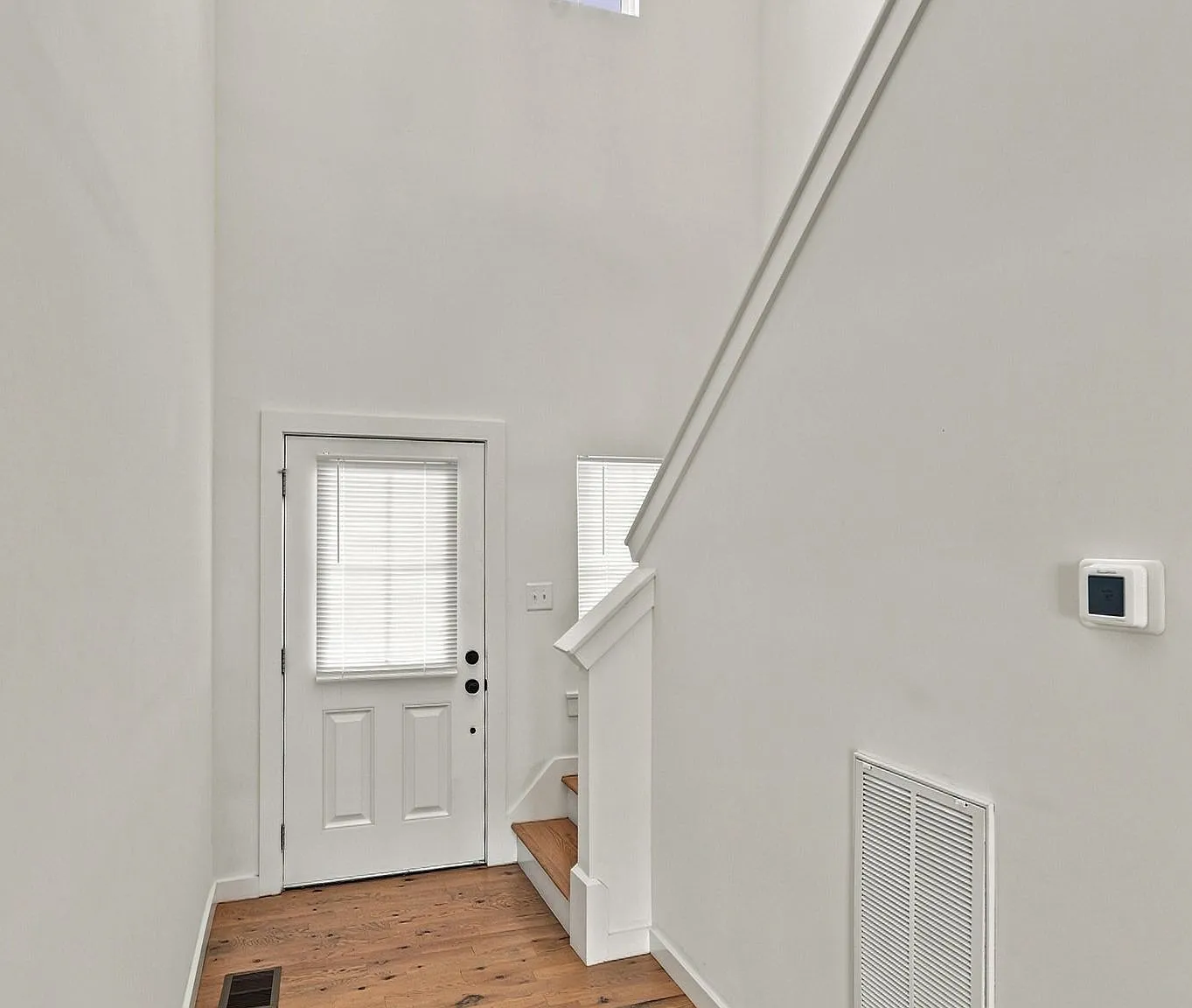 3 bed, 2.5 bath, 1926 sqft, $2,550 — Photo 2