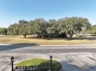 5603 Country Club Dr, Victoria, TX 77904