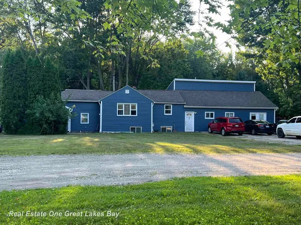 1205 N Miller Rd, Saginaw, MI 48609