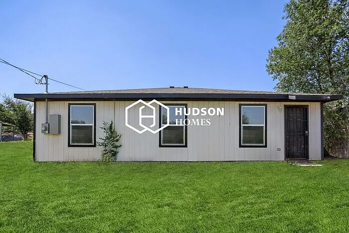 3208 Baylor St — Photo 12