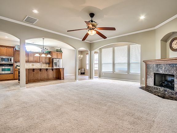 Spacious living room