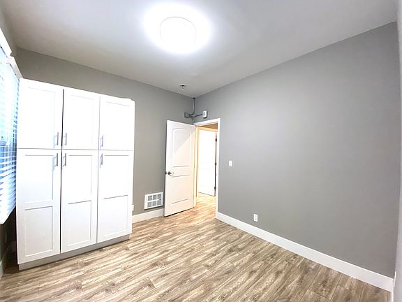 4th image of 1085 Washington St #205