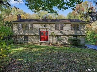 121 Long Hill Rd, Clinton, CT 06413