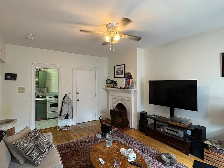 525 Beacon St #6 — Photo 4