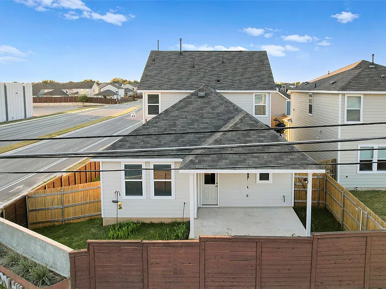 15701 Oglethorpe Dr #100 — Photo 34