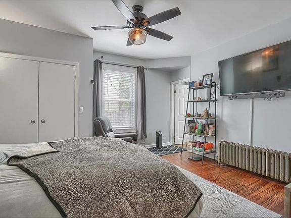 3rd image of 7 Oakwood Ave Unit A
