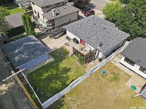 3rd image of 416 Willow Street E