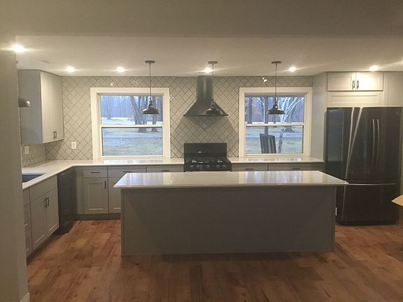 Plenty of Seating At Island