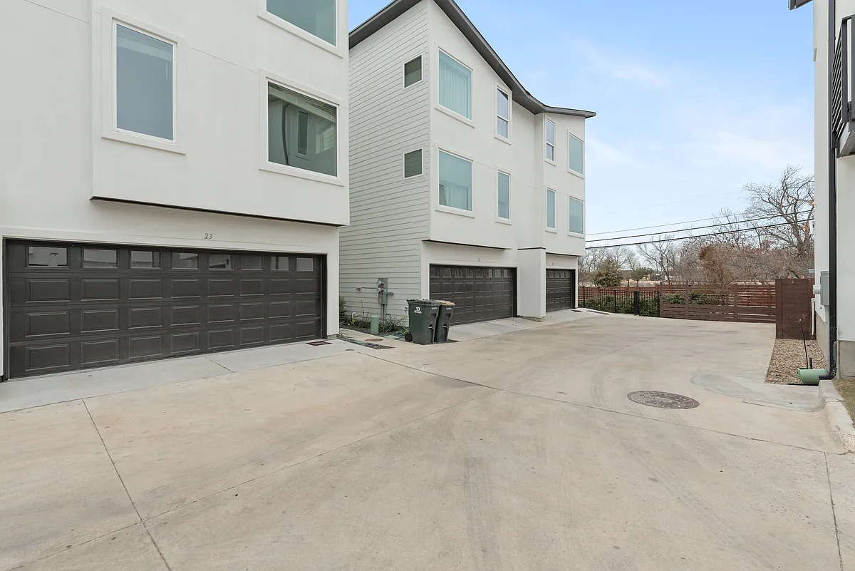 Building Photo - 1417 Kramer Ln #21